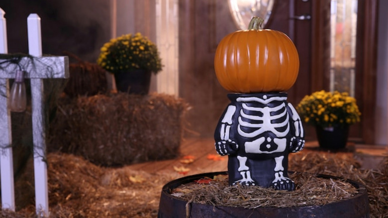 skeleton pumpkin stand