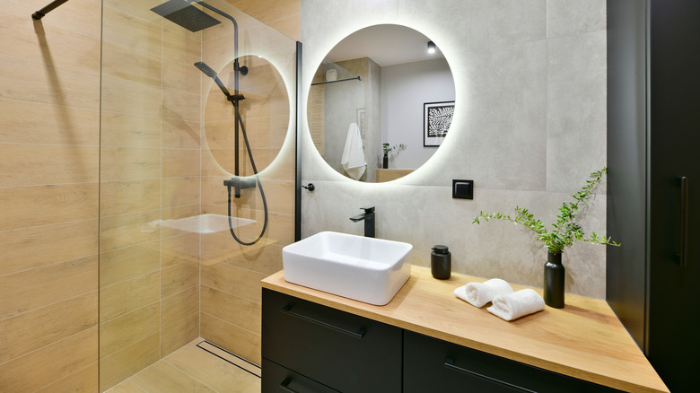 Tiles that look like wood in bathroom shower