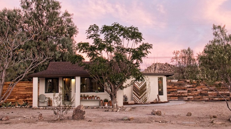 Joshua Tree cabin at sunset pink sky