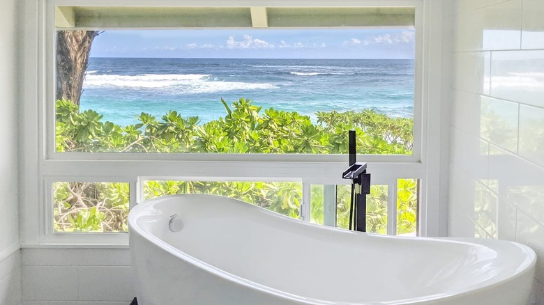 white bathtub with ocean view