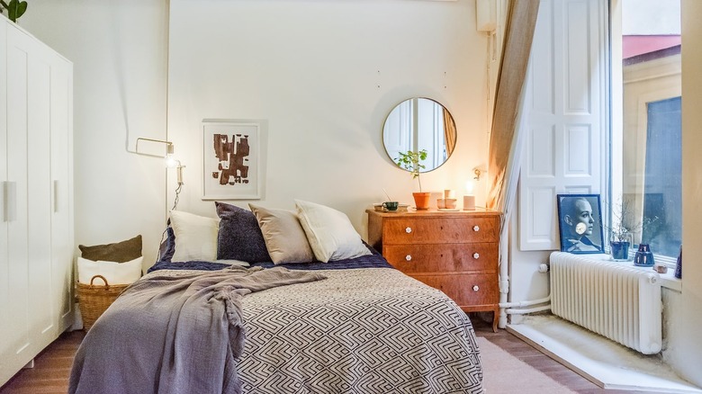 rustic bedroom with circle mirror