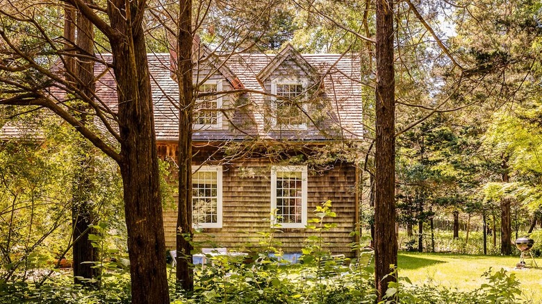 woodsy exterior of a cabin 