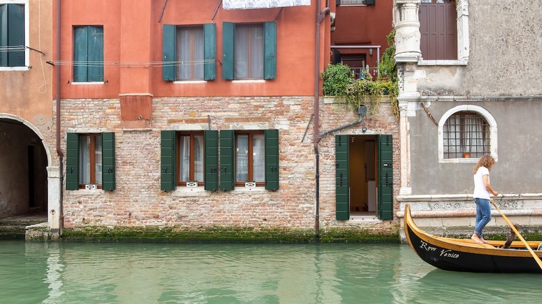 canal entrance to airbnb home