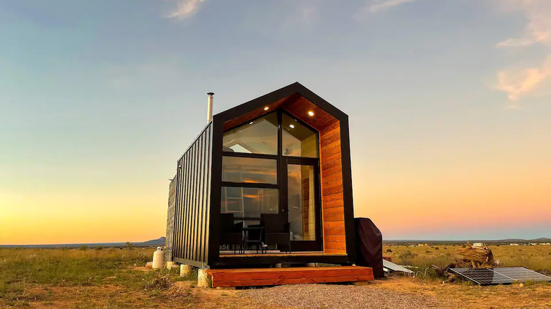 Unique tiny home in desert