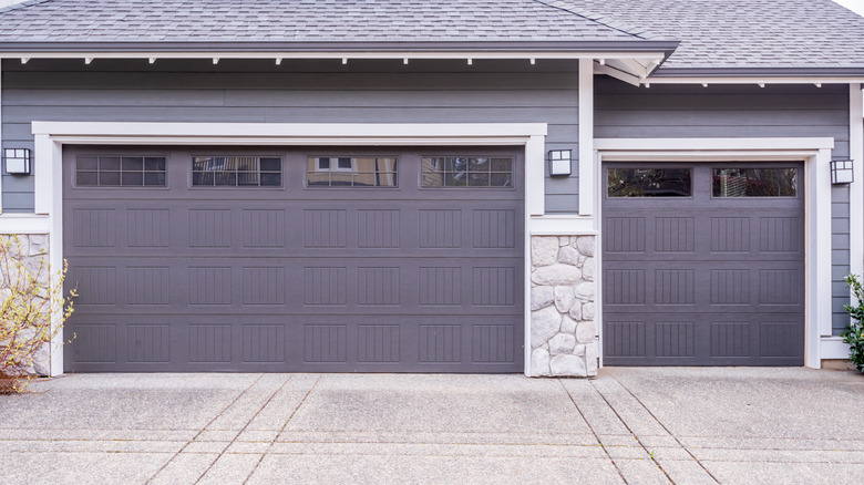 Triple car garage