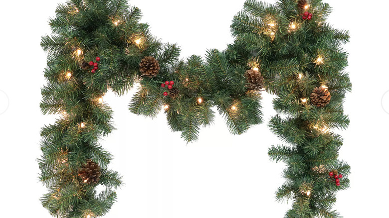 garland with pinecones and berries