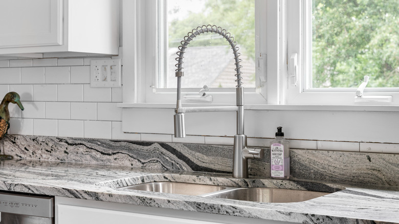 The Best Backsplash For Granite Countertops