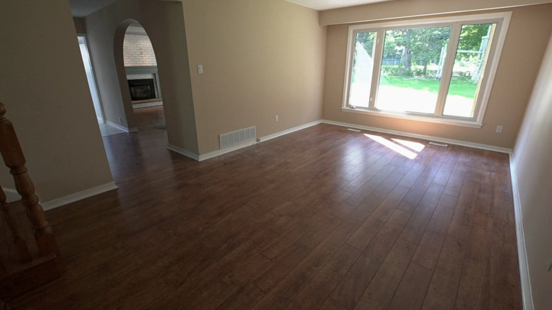 brown living room with arched doorway