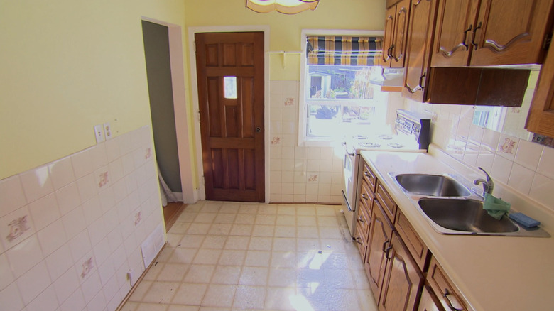 An outdated linoleum kitchen