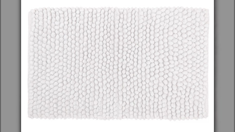 White pebble bath mat