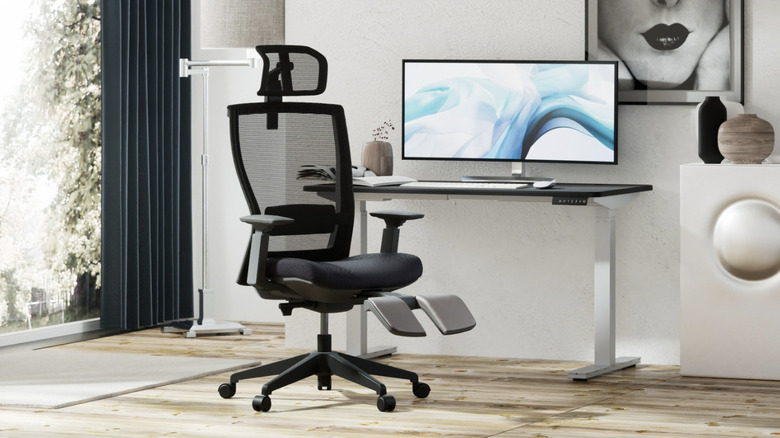 office with black chair and desk