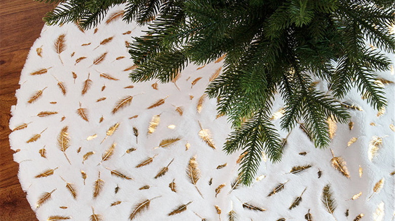 Gold metallic feathers tree skirt