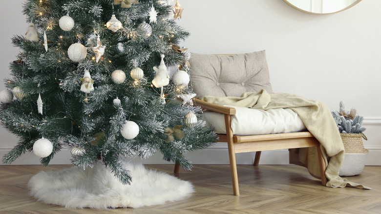 Faux fur tree skirt