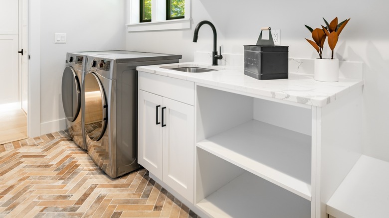 laundry room with quartz counter 