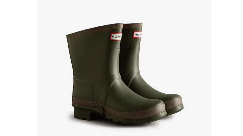 Green rubber gardening boots