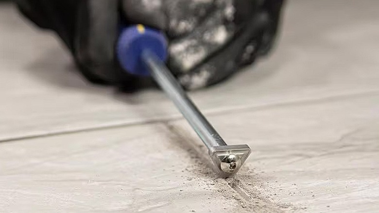 Grout removal tool