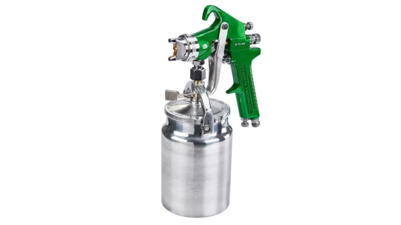 A Central Pneumatic Siphon-Feed Spray Gun