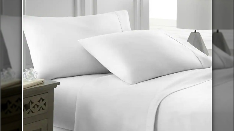 White bed sheet set