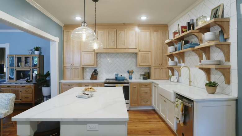 Bright, modern, classy kitchen