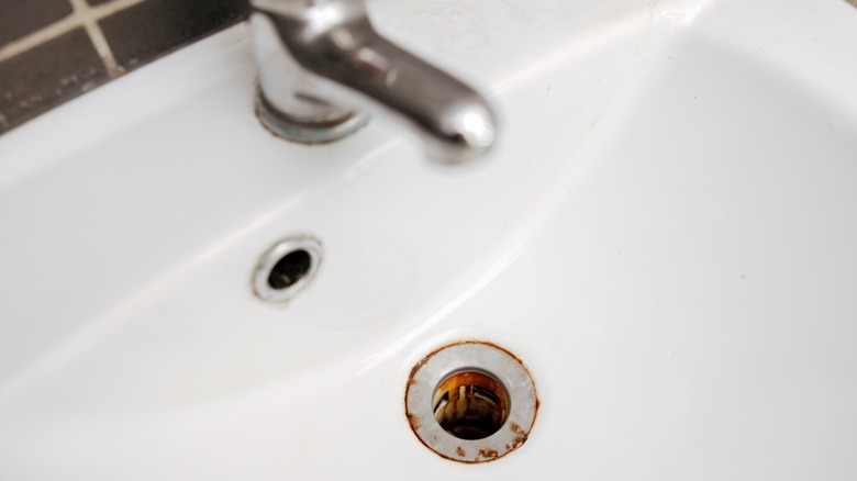 Rusted porcelain sink basin