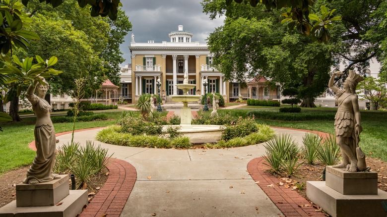 Belmont mansion in nashville neighborhood