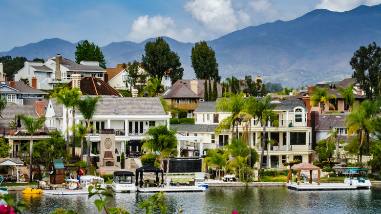 lake side homes in Mission Viejo