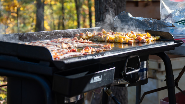 Food steams on outdoor griddle