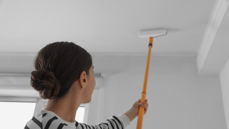 Painting the ceiling with roller