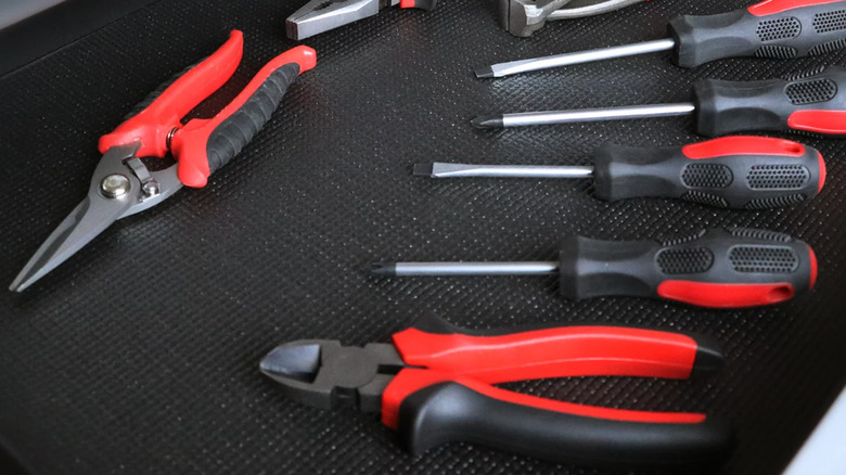 tool drawer lined with rubber mat