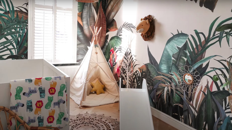 jungle themed room with animals