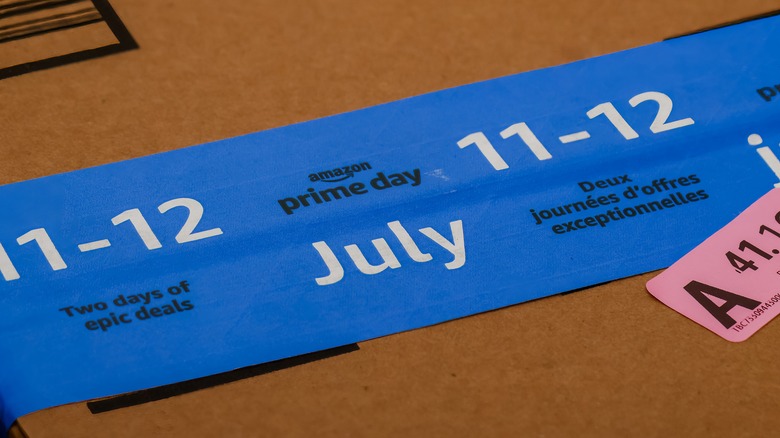 Close up of blue Prime Day label