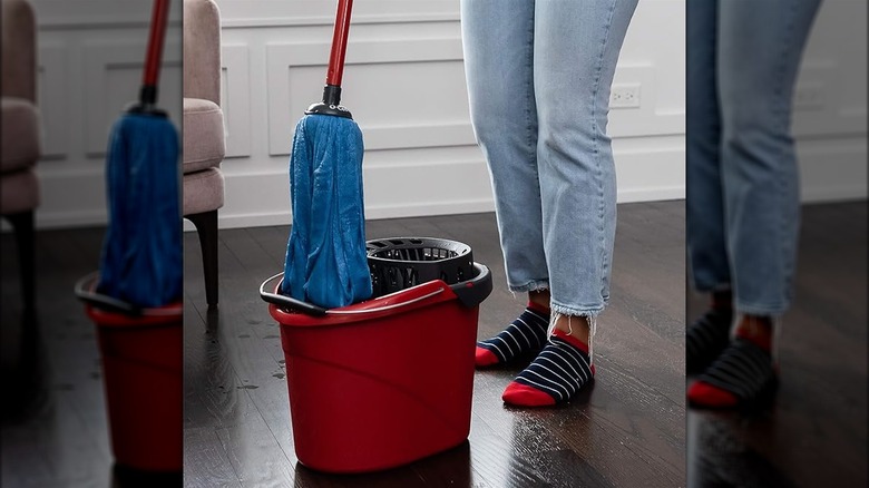 O-Cedar mop and bucket