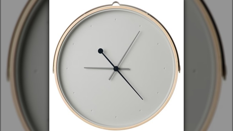 Minimalist wall clock