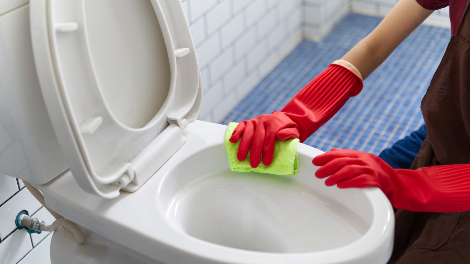 How to Clean a Toilet the Right Way (Yes, There's a Right Way)