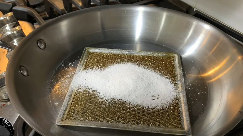 baking soda, filter in bowl