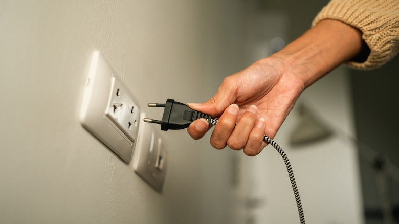 Removing plug from power outlet