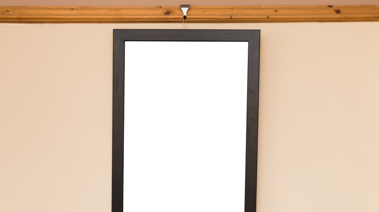 Picture rail and picture frame
