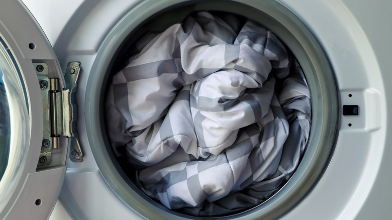 comforter in washing machine