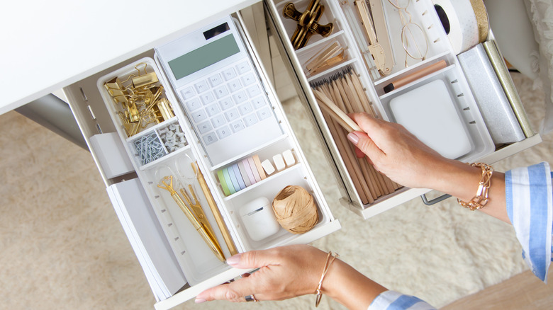 drawer organizer with calculator