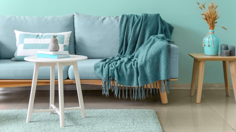 Turquoise rug in living room 