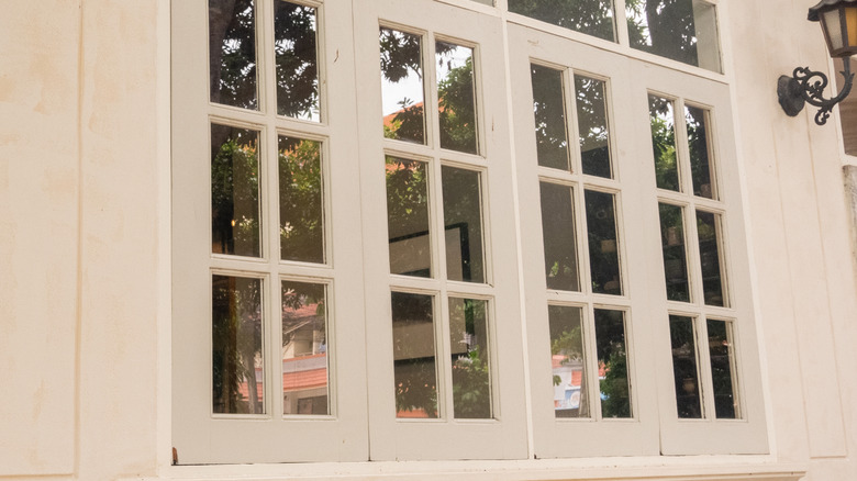 A row of undecorated casement windows