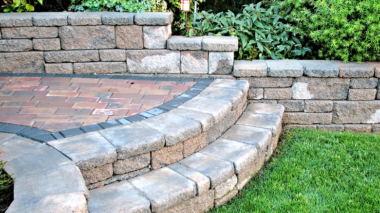 Paver retaining wall in a backyard