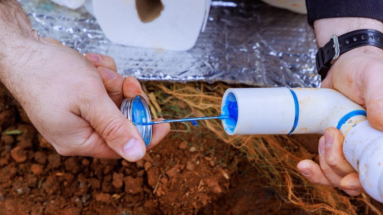 Applying all-in-one glue to PVC pipe