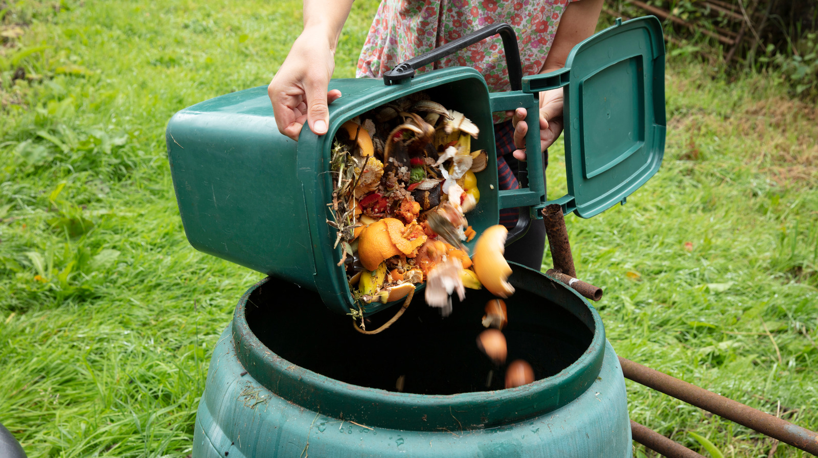 https://www.housedigest.com/img/gallery/the-biggest-benefits-of-composting-at-home/l-intro-1693929256.jpg