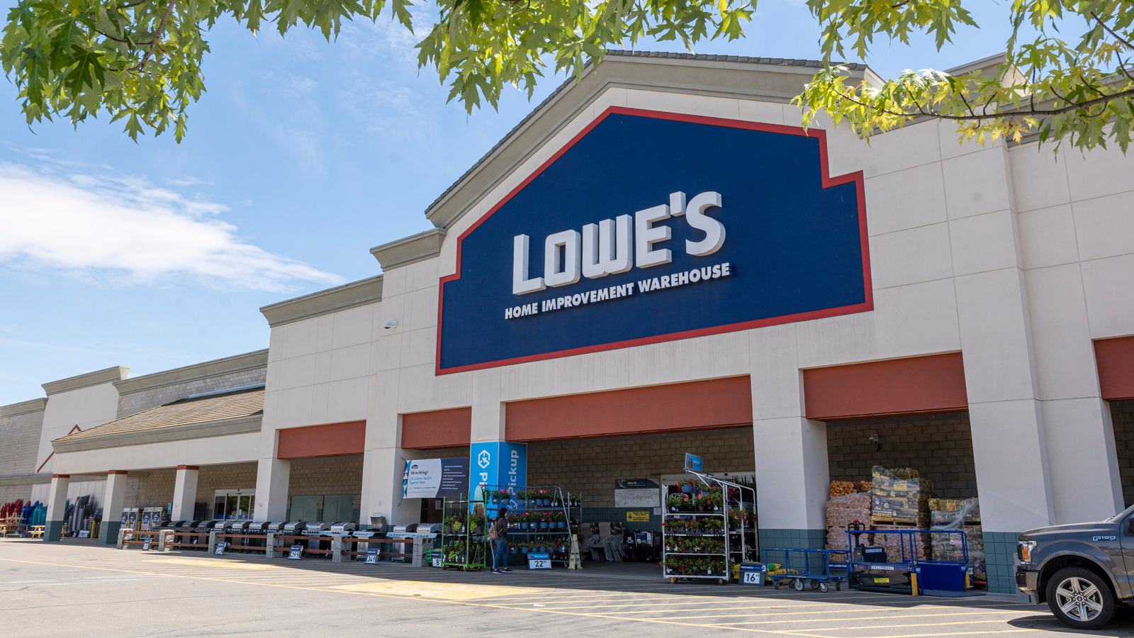 The closest outlet lowe's