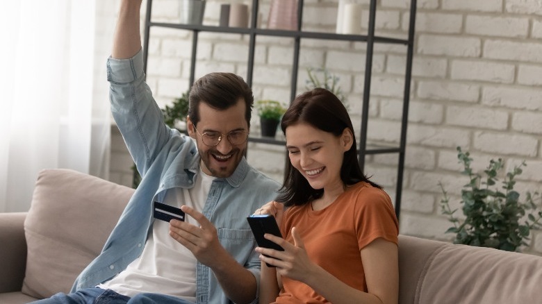 couple with gift card and phone