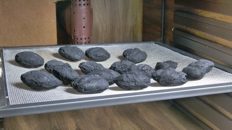 Dehydrating charcoal briquettes