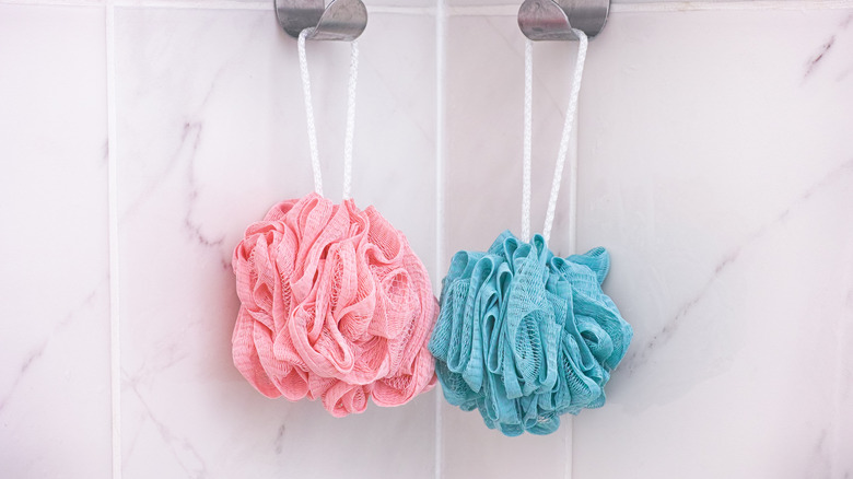 pink and blue loofahs 