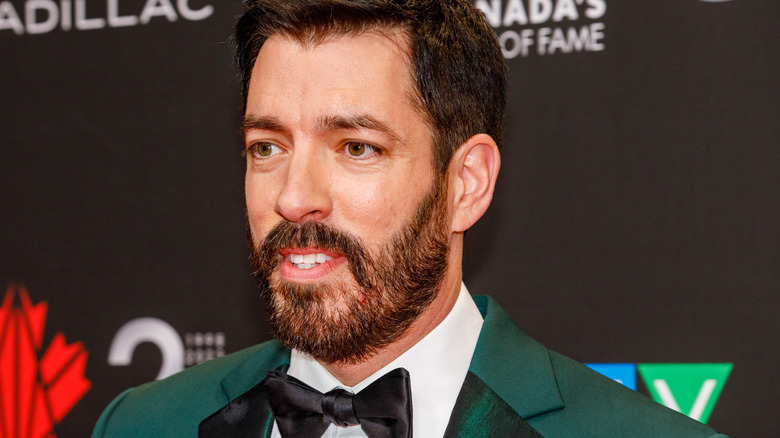 Drew Scott's tuxedo on the red carpet