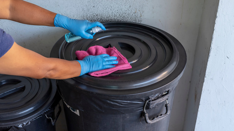 Spraying garbage can clean